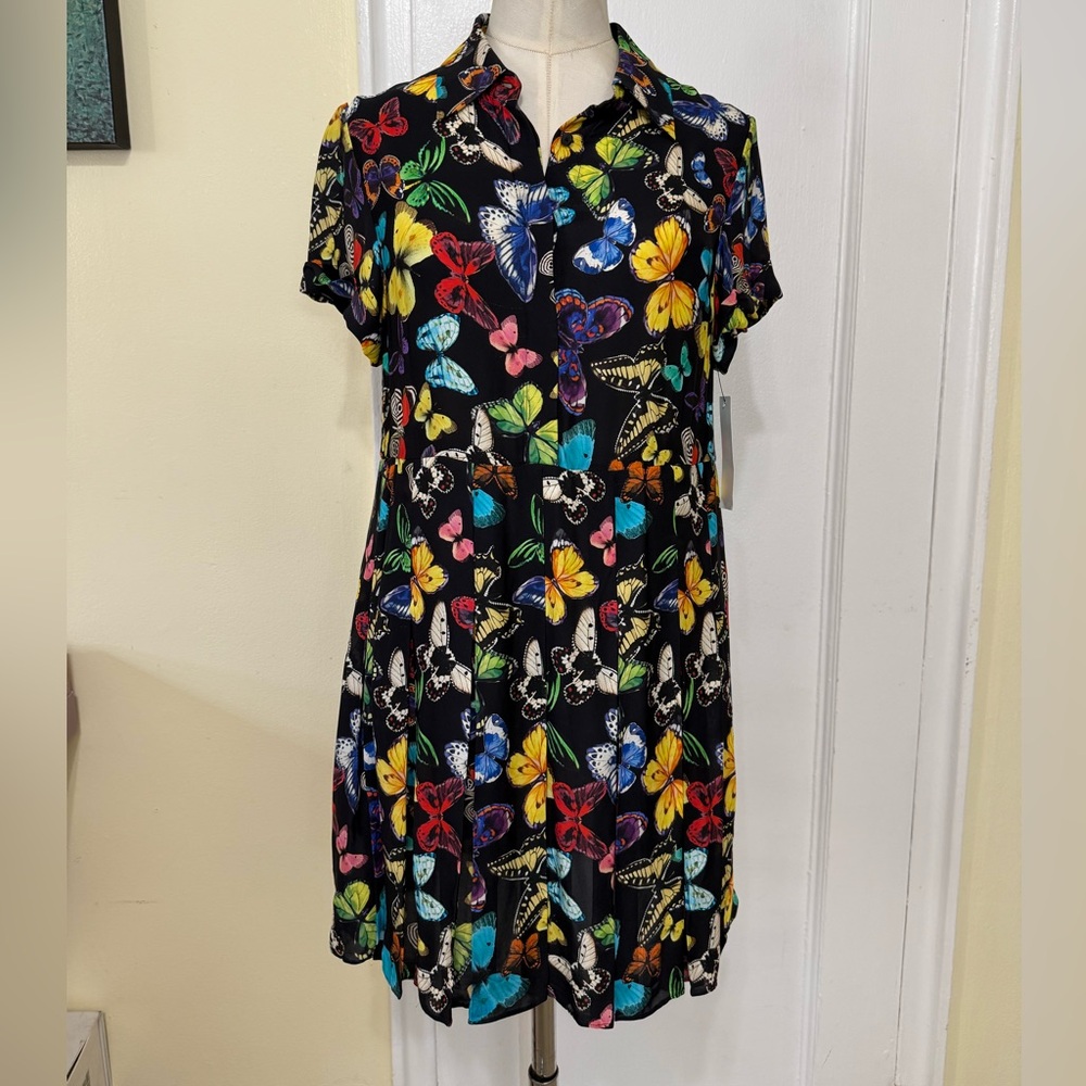 New- Alice + Olivia Tori Short Sleeve Pleated Shirt Dress - Picture 14 of 15